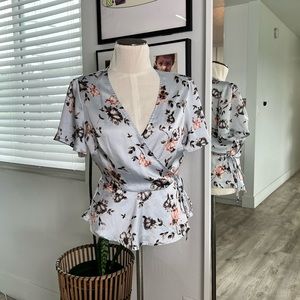 ASTR The Label Women's Short Sleeve Blue Floral Wrap Top Blouse